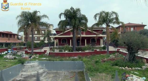Casamonica, confiscato patrimonio di 4 milioni: c'è anche una maxi-villa alla Borghesiana