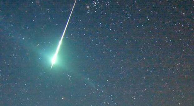 Meteorite sfreccia a 50mila chilometri orari prima di disintegrarsi con un boato sopra la Carolina del Nord Video