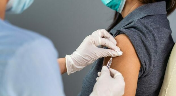 Covid, certificato per i vaccinati, Miozzo: «Ora accelerare», il Lazio al via da febbraio