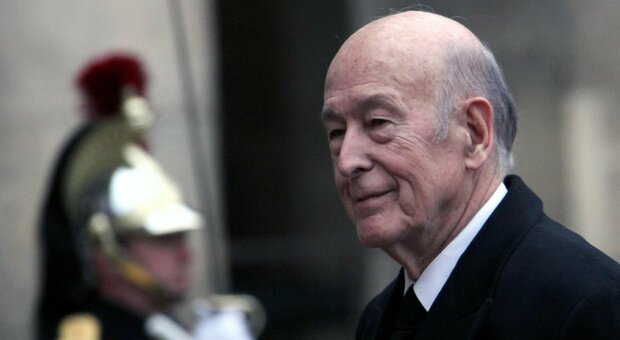 Francia, Giscard d'Estaing ricoverato: l'ex presidente francese è in rianimazione