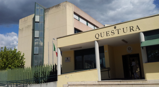 Traffico di documenti falsi per stranieri clandestini, perquisizioni della Digos a Orvieto a casa di uno degli indagati