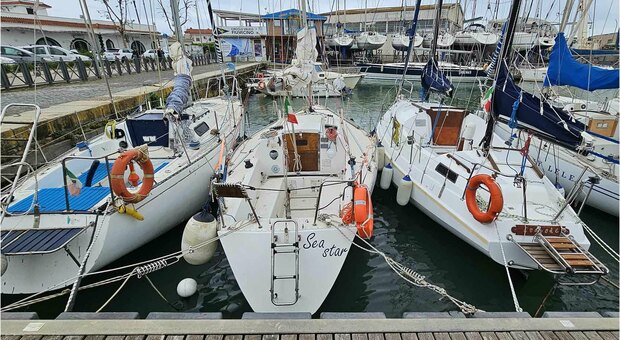 Fiumicino: tre naufraghi salvati in alto mare da alcuni giovani velisti