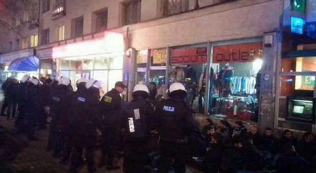 Tifosi della Lazio da Varsavia: «ingannanti dalla Polizia, rastrellati per tutta la città»