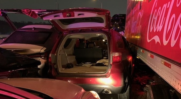 Lo spaventoso maxi-tamponamento in autostrada: 130 veicoli coinvolti, almeno sei morti VIDEO