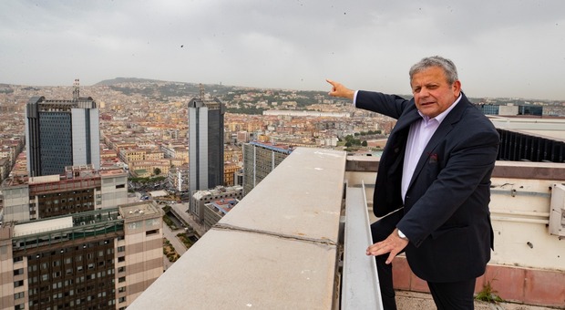 Napoli vista dall'alto, Sergio D'Angelo si racconta a 124 metri d'altezza: «Sogno il centro storico senza auto»