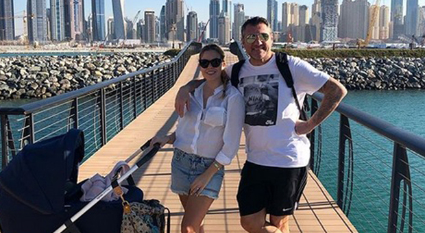 Bobo Vieri e Costanza Caracciolo, prima vacanza di famiglia con Stella: «Postcard from Dubai»