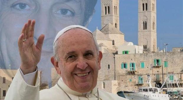 Blitz del Papa sulla tomba del prete pacifista: «La guerra genera povertà e la povertà genera guerra»
