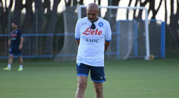 Il Napoli è già tornato in campo: Mario Rui si allena con i compagni