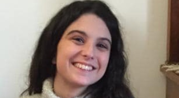 Teresa, scomparsa a 19 anni a Saronno: la madre l'ha lasciata fuori scuola ma lei non è mai entrata
