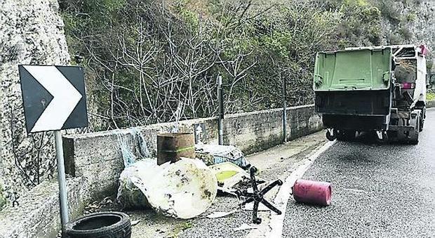 Caserta, questione rifiuti: Ecocar in agitazione, vertice in Prefettura