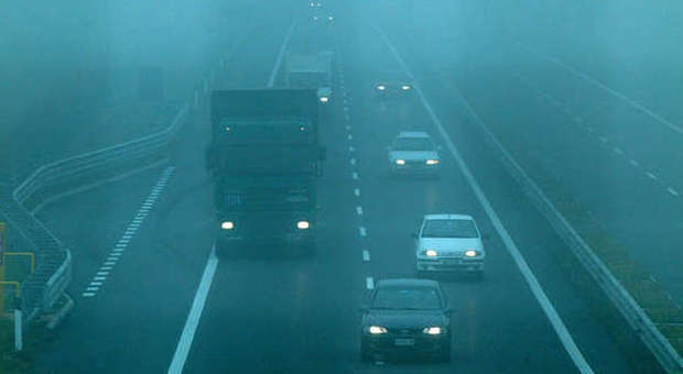 Incidente nella nebbia in autostrada: code sull'A4 in direzione Venezia