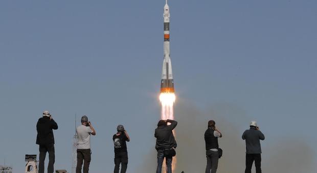 Soyuz, guasto dopo il lancio: atterraggio d'emergenza, piloti salvi