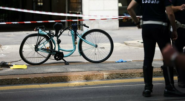 Milano, ciclista travolta da un'auto: è gravissima. Secondo incidente dopo la morte di Francesca Quaglia