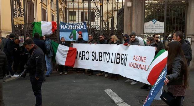 Marò, flash mob di Azione nazionale all'ambasciata indiana a Roma