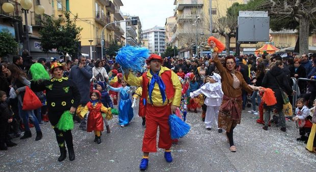 Carnevale ambientalista a Battipaglia: carri allegorici e cori contro lo Stir