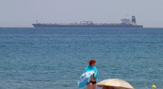 Navi di Teheran tentano sequestro petroliera britannica: bloccate dalla Royal Navy