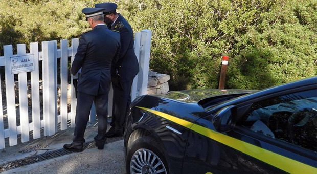 Salento, parcheggi abusivi al servizio dei lidi: due sequestri a Porto Cesareo