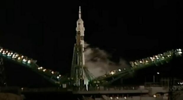 Lancio in diretta live della Soyuz per la stazione spaziale internazionale: equipaggio tutto russo, poi toccherà all'americano