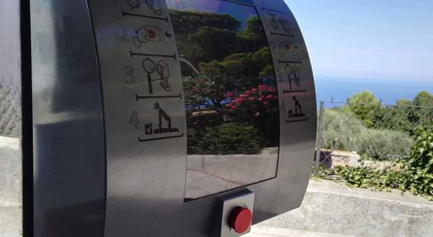 Capri, vandalizzato il defibrillatore «Danno a tutta la comunità caprese»