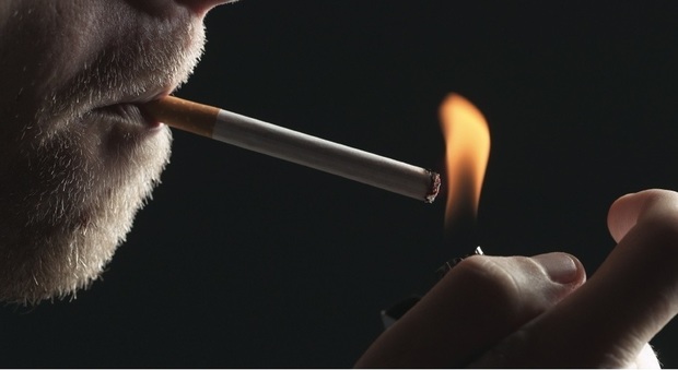 Sigarette, boom tra i minorenni italiani. "Esposti al fumo già a due anni"