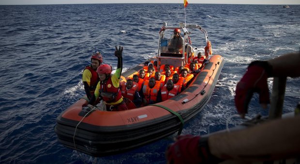 Migranti, agenti italiani sulle navi Ong