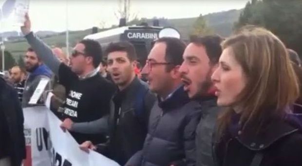 Renzi in Irpinia, i lavoratori: «Siamo preoccupati per il futuro di questa terra»