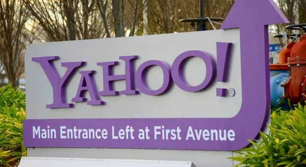 Yahoo in crisi, valuta vendita attività internet e cessione quota in Alibaba