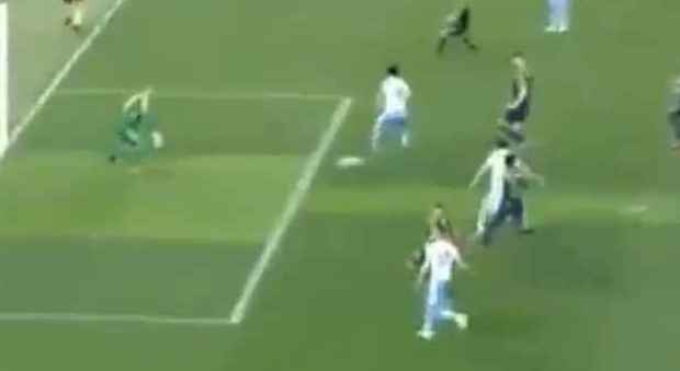 Lazio, il gol di tacco di Parolo è un capolavoro