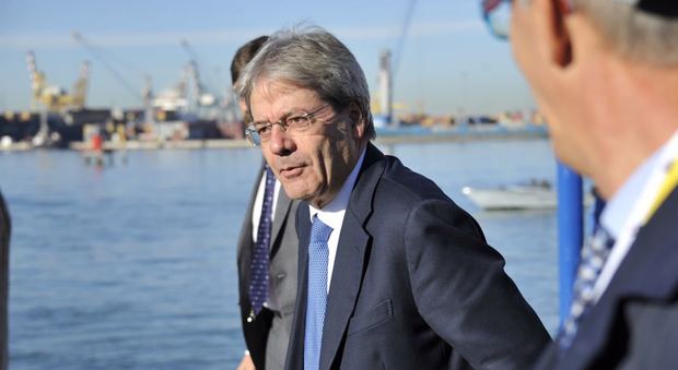 Il premier Paolo Gentiloni all'arrivo a Porto Marghera