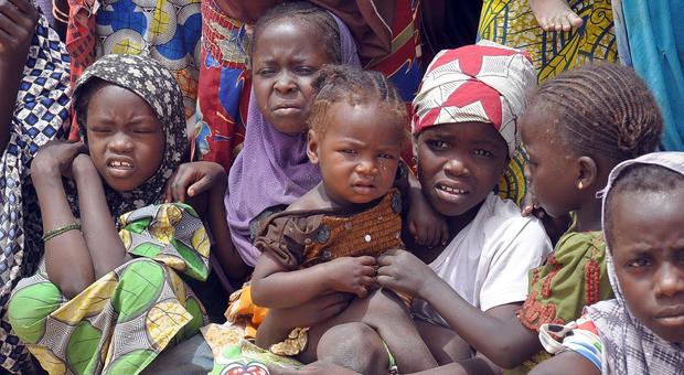 Nigeria, rapite 50 persone in un raid: tra loro neonati, bambini e donne incinte