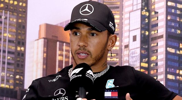 Formula 1, Hamilton: «Non sogno un'altra scuderia, nè voglio andarmene dalla Mercedes»