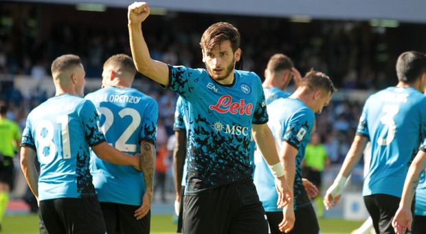 Napoli-Torino 3-1, tutto nel primo tempo: gli azzurri restano in testa alla classifica