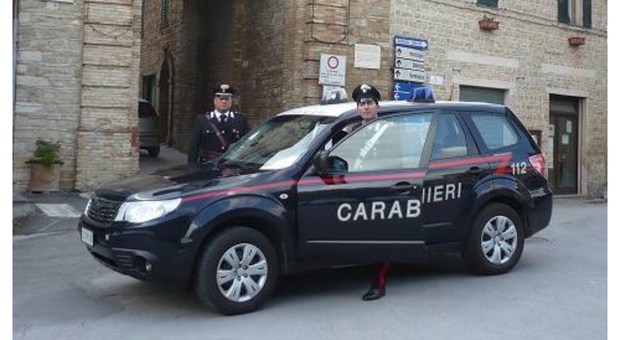 Staffolo, risse e denunce: i carabinieri dispongono la chiusura di un chiosco locale per 15 giorni