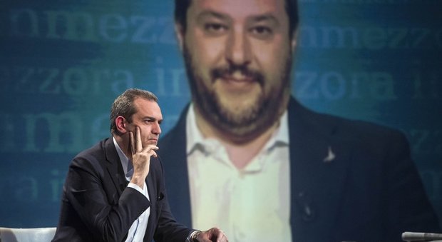 De Magistris vs Salvini: «Si scopre napoletano un giorno all'improvviso...»