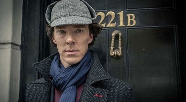 Sherlock Holmes salva dalla rapina un impiegato Deliveroo a Londra