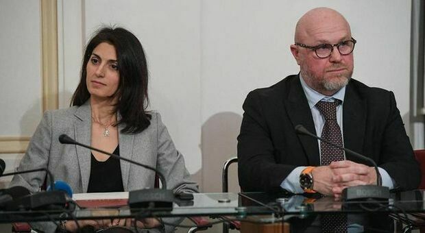 Virginia Raggi, sindaca di Roma, con Filippo Nogarin, ex sindaco di Livorno, ora assunto in Campidoglio a tempo determinato