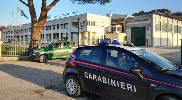 Litiga con la fidanzata, si chiude in camera e tenta il suicidio: salvato dai carabinieri