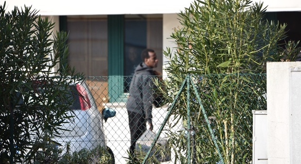 L'arrivo dei profughi all'hotel Lory di Ficarolo
