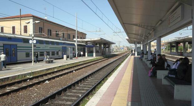Roma, persona investita da un treno: è in ospedale