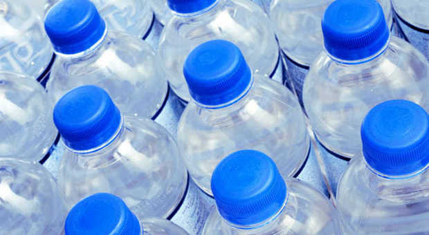 Boom di furti con la bottiglietta d'acqua: lo stratagemma dei ladri per entrare senza lasciare segni