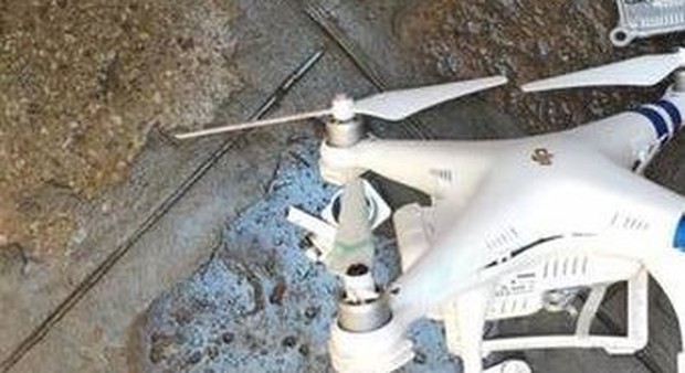 Drone precipita sui turisti e li ferisce: papà stava riprendendo i figli in piazza San Marco