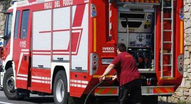 Roma, incendio in un negozio a viale Marconi