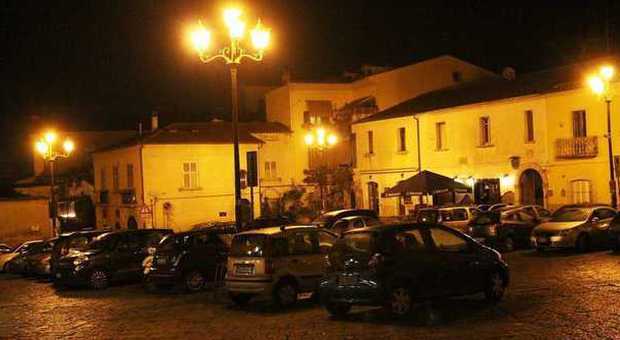 Benevento, movida violenta nel centro storico: botte a un automobilista