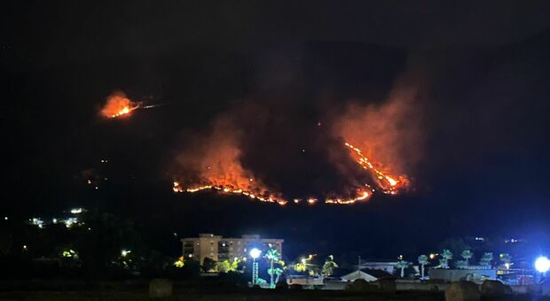 Roghi boschivi, fiamme devastano le montagne del Cassinate