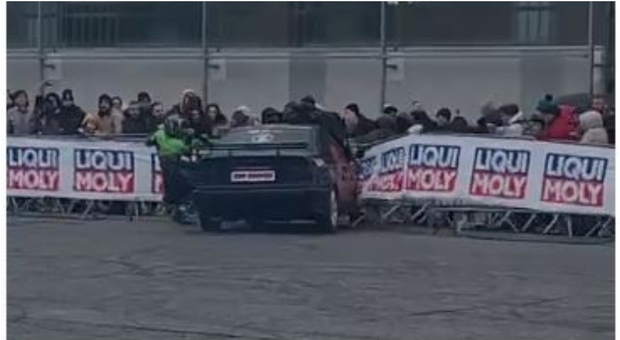 Incidente al Motor Bike Expo di Verona, auto piomba contro gli spettatori: dieci feriti