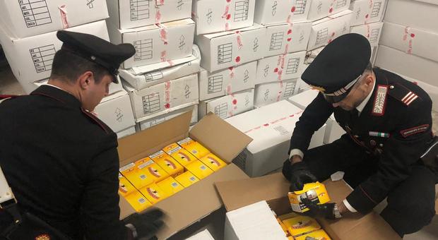 Nel magazzino in fitto 299 scatole di tabacchi esteri: maxi sequestro nel Napoletano