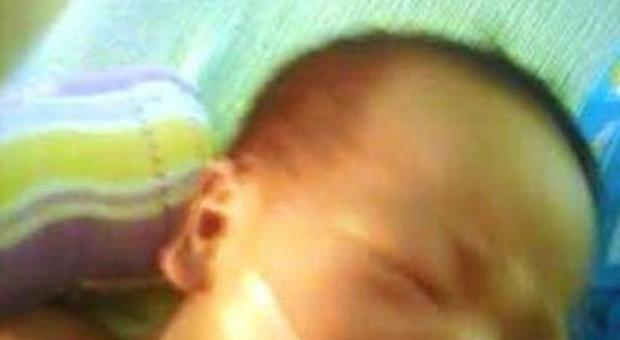 «Ero stanca di sentirlo piangere»: infermiera tappa la bocca al neonato con il nastro adesivo