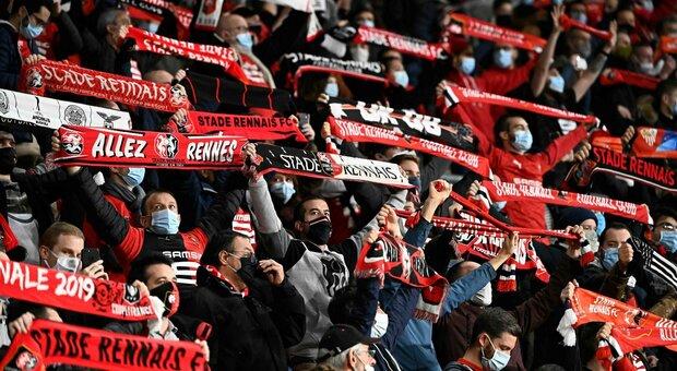 Covid, 5mila tifosi del Rennes in curva: l'Uefa apre un'inchiesta