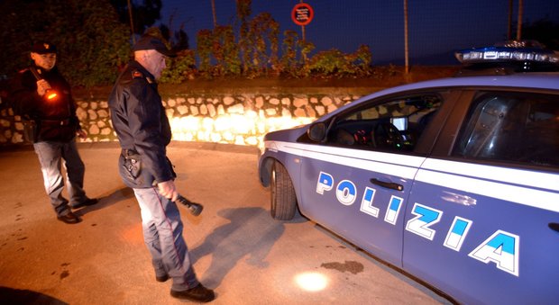 Spaccio di hashish e marijuana nella Peugeot, due arresti a Fuorigrotta