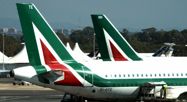 Alitalia, arrivati i ristori: sblocco del pagamento del 50% degli stipendi
